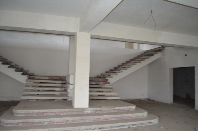Individuale, Zona Industriala, Fosta Cantina CFS, situată în mun. Iași, Calea Chișinăului, nr. 27-29, St. de 1.554 m.p. - Com Beton