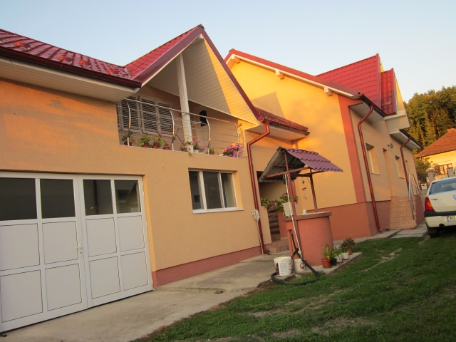 Case, Valea Stanii, A