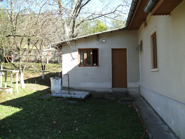 Case, Valea Mare, Gaesti