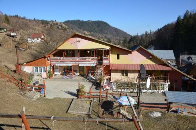 Cabane, Izvorul Muntelui, Izvorul Muntelui