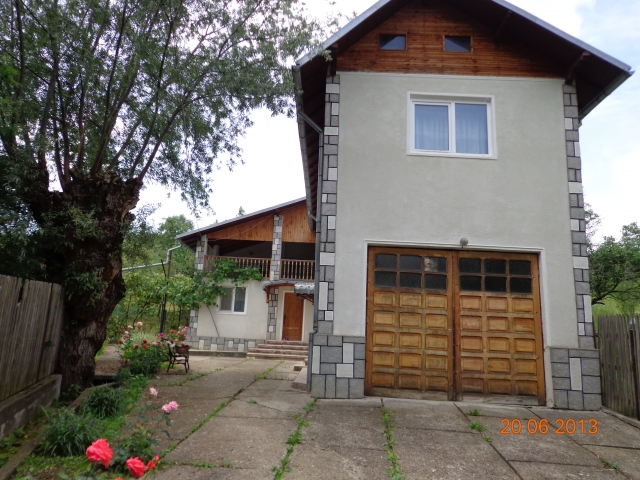 Case, Sat Ursei, Oras Moreni