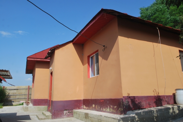Case, Crucea de Piatra, DN5