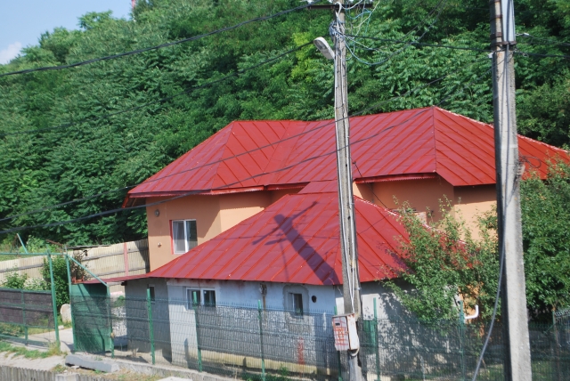 Case, Crucea de Piatra, DN5