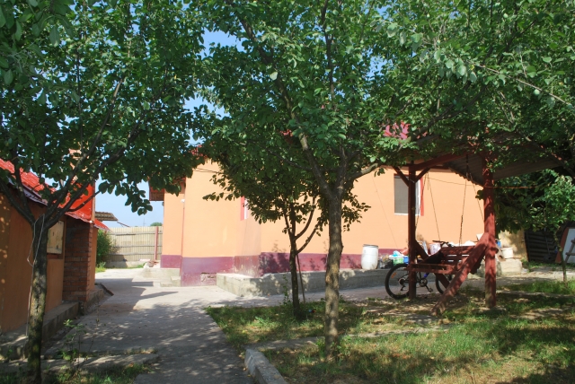 Case, Crucea de Piatra, DN5