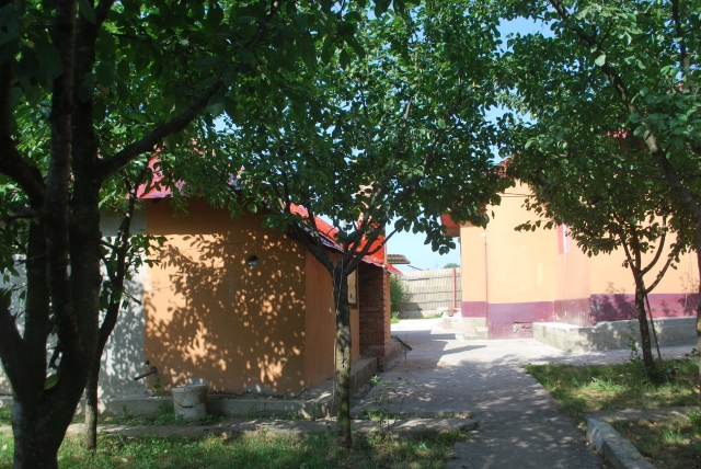 Case, Crucea de Piatra, DN5