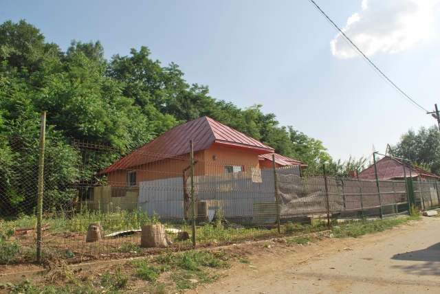 Case, Crucea de Piatra, DN5