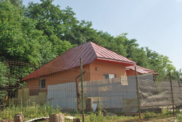 Case, Crucea de Piatra, DN5