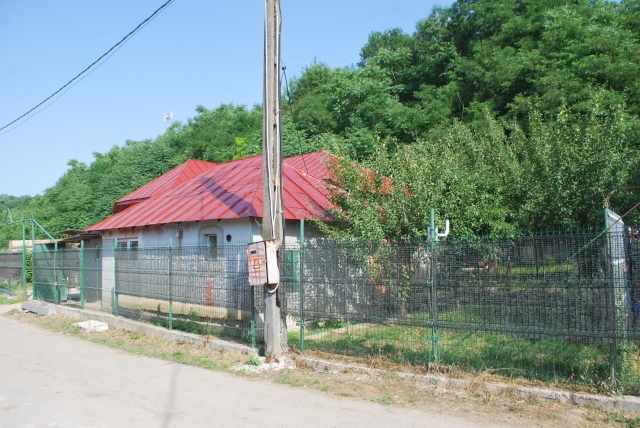 Case, Crucea de Piatra, DN5