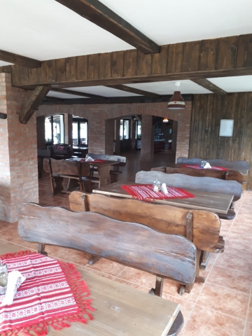 Pensiuni, Piatra Fantanele, Pasul Tihuta