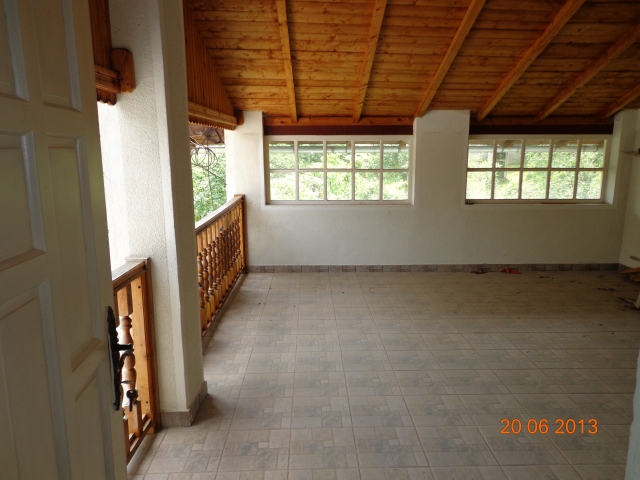 Case, Sat Ursei, Oras Moreni