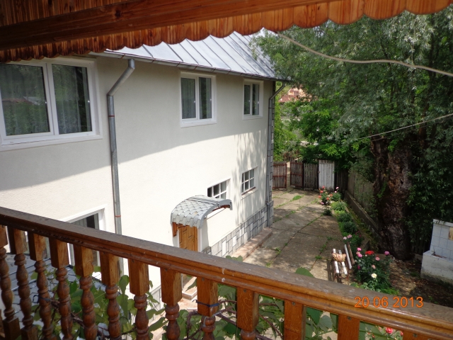 Case, Sat Ursei, Oras Moreni
